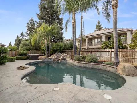 Exterior - 2433 Trenton Ave, Clovis, CA 93619 photo 2 of 6