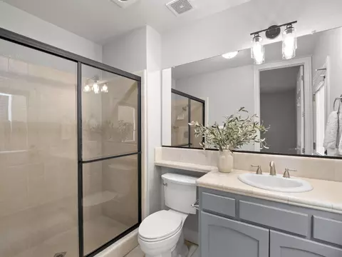 Bath - 2433 Trenton Ave, Clovis, CA 93619 photo 2 of 6