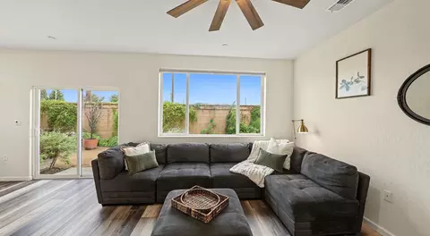 Living - 1007 W Payson Ave, Visalia, CA 93291 photo 3 of 4
