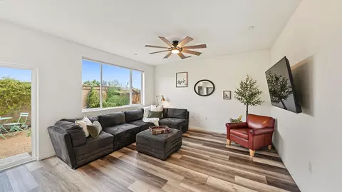 Living - 1007 W Payson Ave, Visalia, CA 93291 photo 2 of 4