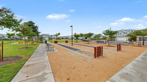 Exterior - 1007 W Payson Ave, Visalia, CA 93291 photo 5 of 10