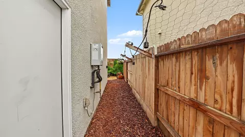 Exterior - 1007 W Payson Ave, Visalia, CA 93291 photo 9 of 10