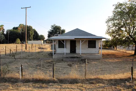 475 Hemlock Ave, Porterville, CA 93257