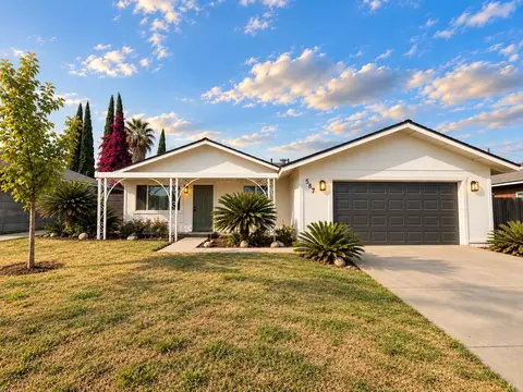 587 Sunset St, Kingsburg, CA 93631