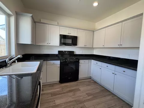 Kitchen - 30634 Delancy Rd, Visalia, CA 93291 photo 2 of 4