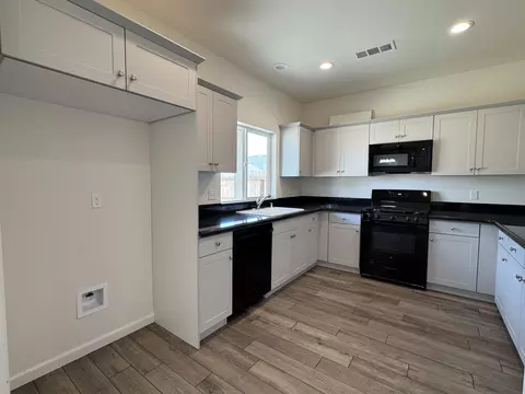 Kitchen - 30634 Delancy Rd, Visalia, CA 93291 photo 3 of 4