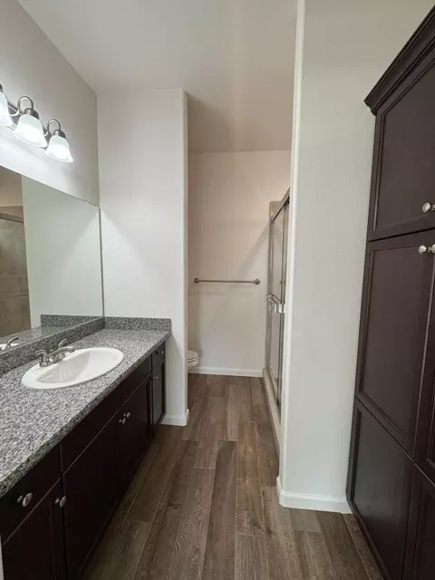 Bath - 30635 Delancy Rd, Visalia, CA 93291 photo 2 of 4