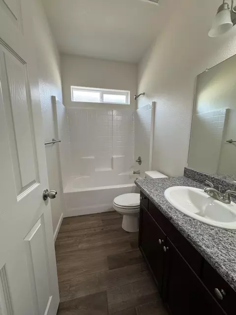 Bath - 30635 Delancy Rd, Visalia, CA 93291 photo 1 of 4