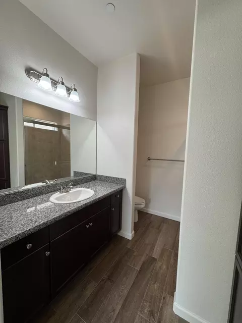 Bath - 30635 Delancy Rd, Visalia, CA 93291 photo 3 of 4