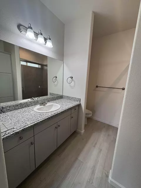 Bath - 30614 Delancy Rd, Visalia, CA 93291 photo 3 of 4
