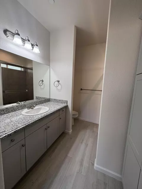 Bath - 30614 Delancy Rd, Visalia, CA 93291 photo 2 of 4