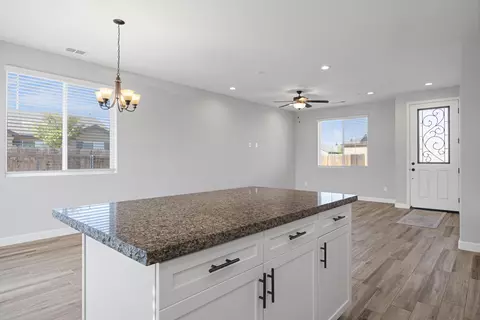 Entry Way - 4011 W Nellis Ave, Visalia, CA 93277 photo 3 of 5