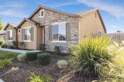 Exterior - 4011 W Nellis Ave, Visalia, CA 93277 photo 3 of 9