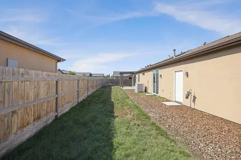 Exterior - 4011 W Nellis Ave, Visalia, CA 93277 photo 8 of 9