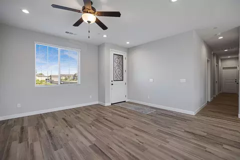 Entry Way - 4011 W Nellis Ave, Visalia, CA 93277 photo 2 of 5