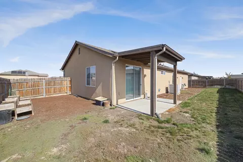 Exterior - 4011 W Nellis Ave, Visalia, CA 93277 photo 5 of 9