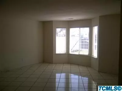 602 E Myrtle St, Hanford, CA 93230 photo 2