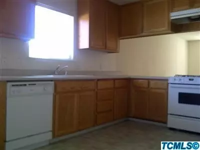 602 E Myrtle St, Hanford, CA 93230 photo 3
