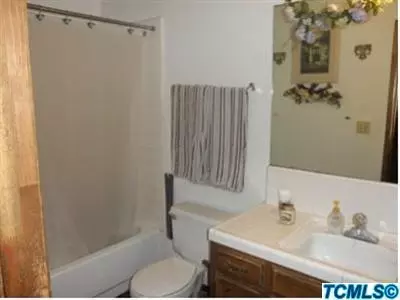 1560 E North Way, Dinuba, CA 93618 photo 4