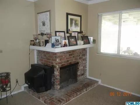 604 E Cambridge Ave, Visalia, CA 93292 photo 7