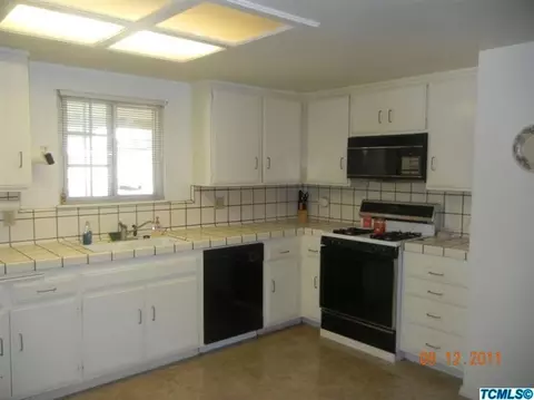 604 E Cambridge Ave, Visalia, CA 93292 photo 5
