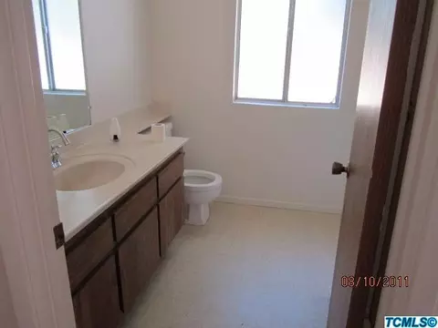 2006 E Beech Ave, Visalia, CA 93292 photo 3