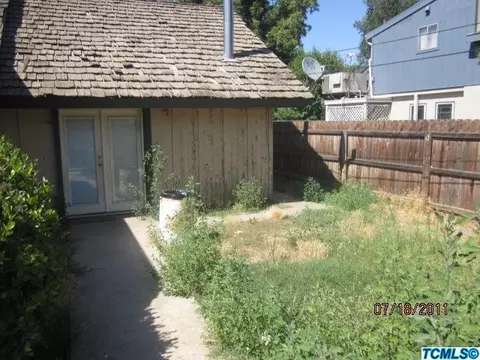 1141 W Iris Ave, Visalia, CA 93277 photo 2