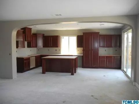 167 Hampton St, Tulare, CA 93274 photo 5