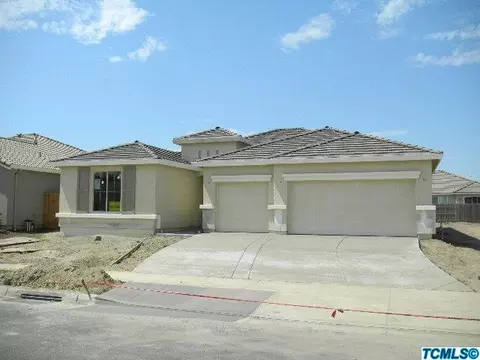167 Hampton St, Tulare, CA 93274 photo 2