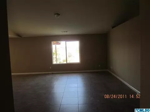 250 E Robin Ave, Visalia, CA 93291 photo 2