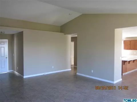 250 E Robin Ave, Visalia, CA 93291 photo 3