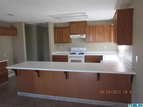 250 E Robin Ave, Visalia, CA 93291 photo 5