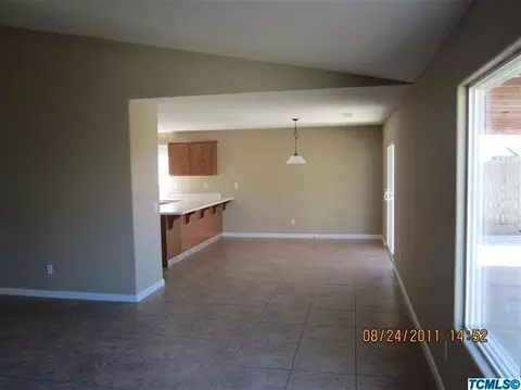 250 E Robin Ave, Visalia, CA 93291 photo 4