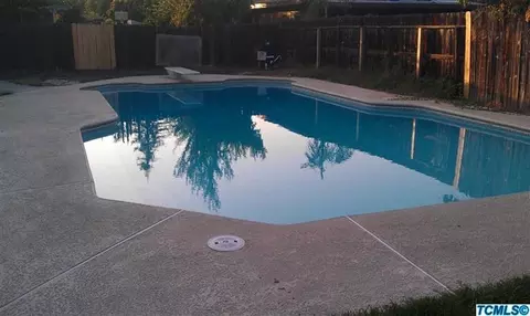 322 E Ashland Ave, Visalia, CA 93277 photo 7