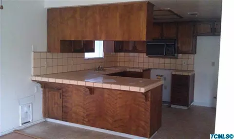 322 E Ashland Ave, Visalia, CA 93277 photo 3