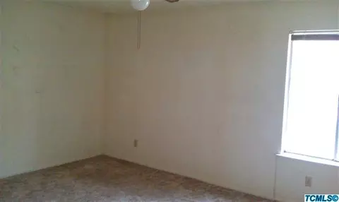322 E Ashland Ave, Visalia, CA 93277 photo 5
