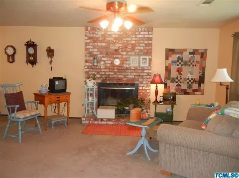624 Moore Cir, Exeter, CA 93221 photo 2