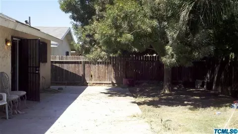 988 E Azalea Ct, Earlimart, CA 93219 photo 8