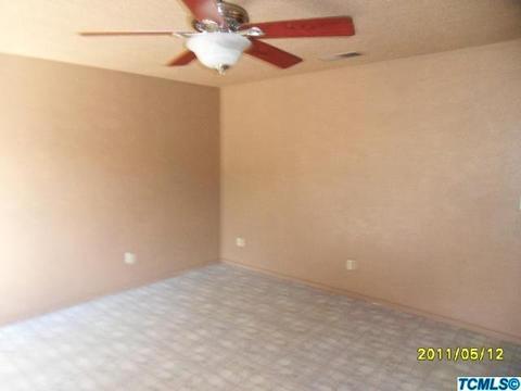 220 E Paradise Ave, Visalia, CA 93277 photo 2