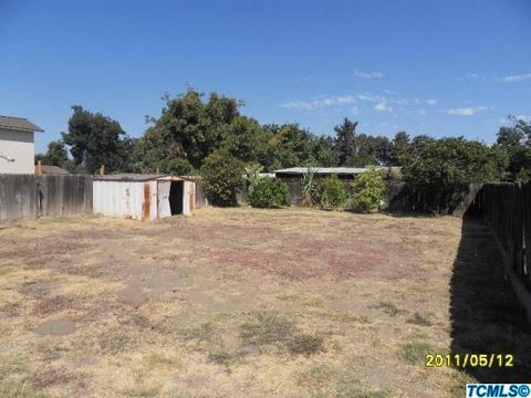 220 E Paradise Ave, Visalia, CA 93277 photo 9