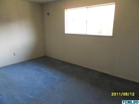 220 E Paradise Ave, Visalia, CA 93277 photo 6
