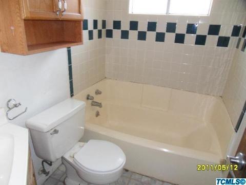 220 E Paradise Ave, Visalia, CA 93277 photo 4