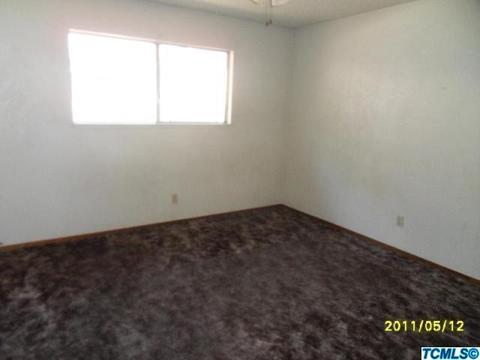 220 E Paradise Ave, Visalia, CA 93277 photo 7
