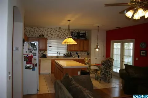 4224 E Laurel Ave, Visalia, CA 93292 photo 2