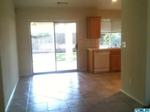 1921 Modoc Ave, Tulare, CA 93274 photo 4