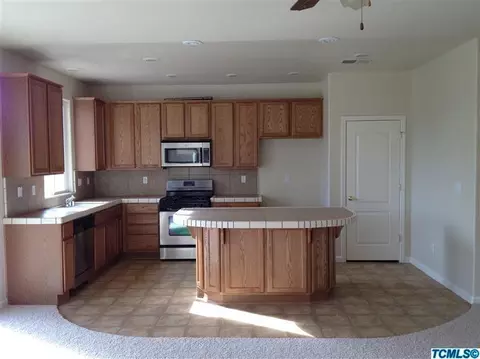 4235 E Cambridge Ave, Visalia, CA 93292 photo 2