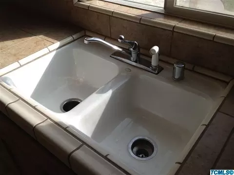 4235 E Cambridge Ave, Visalia, CA 93292 photo 4