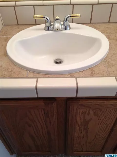 4235 E Cambridge Ave, Visalia, CA 93292 photo 17