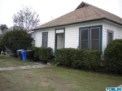 301 E 9th St, Hanford, CA 93230 photo 2