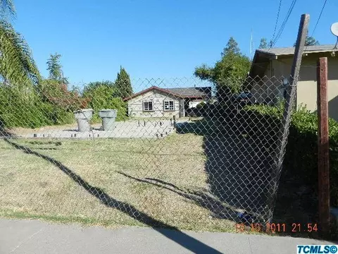 965 E Park Way, Dinuba, CA 93618 photo 2